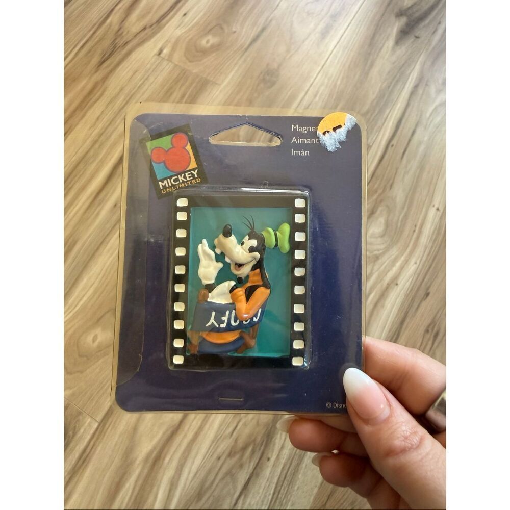 Vintage Disney Goofy in Director’s Chair 3D Refrigerator Magnet Hollywood NWOT